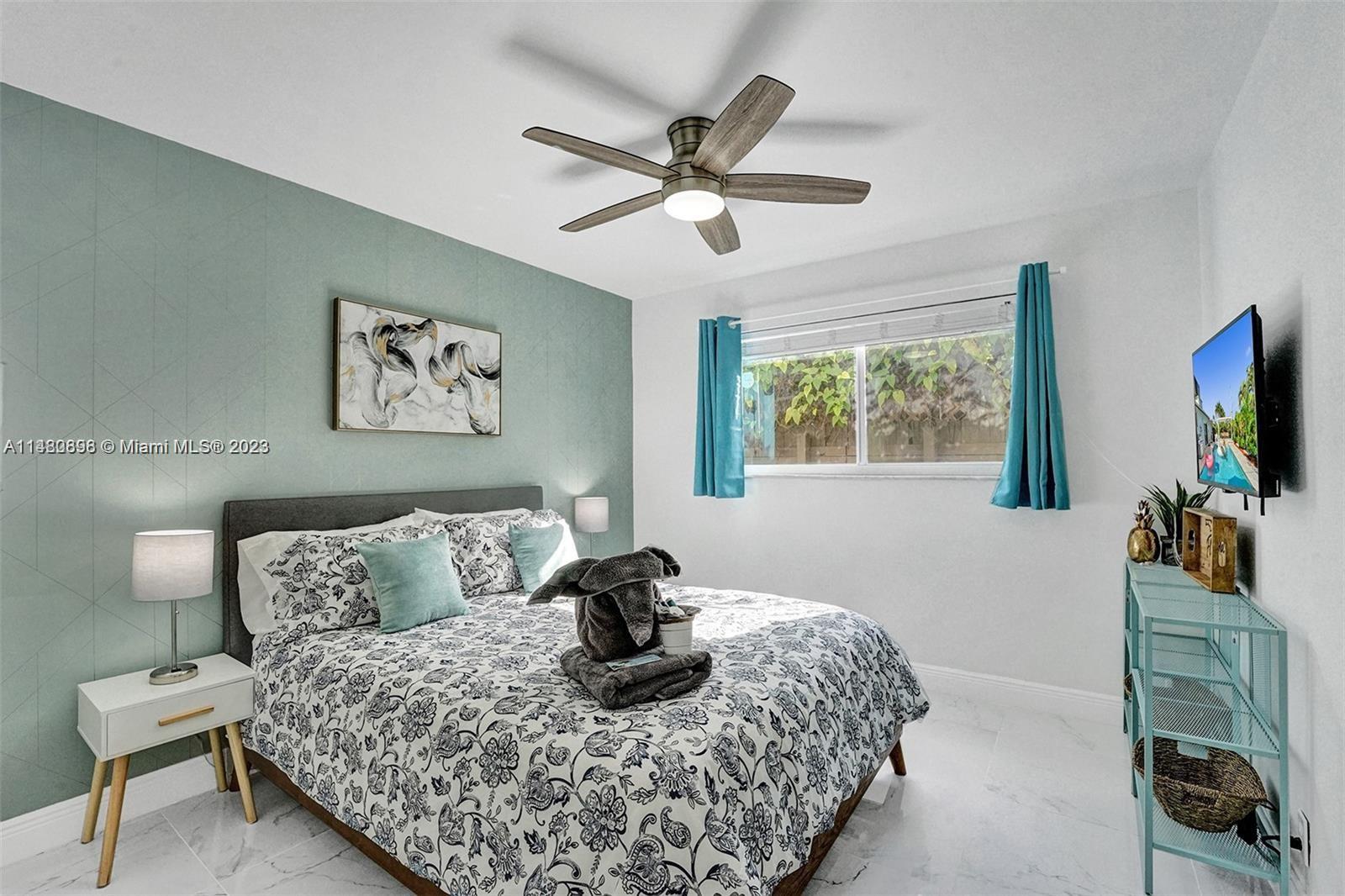 COUNTRY CLUB HOMES - Residential
