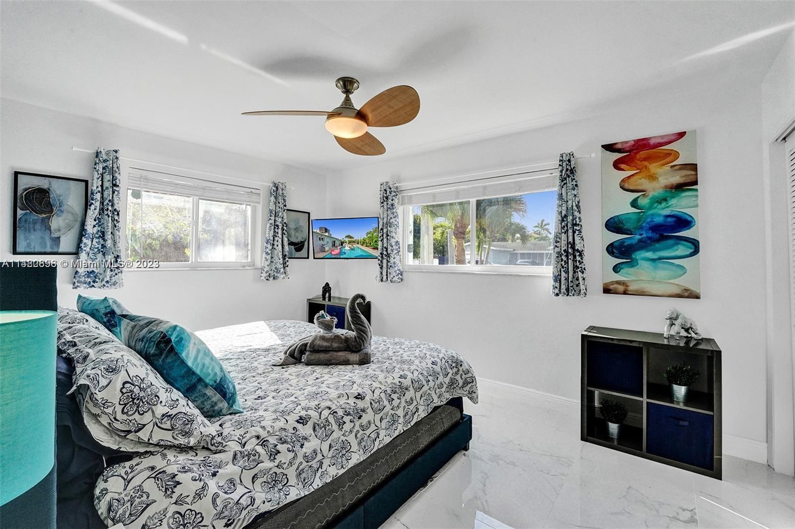 COUNTRY CLUB HOMES - Residential