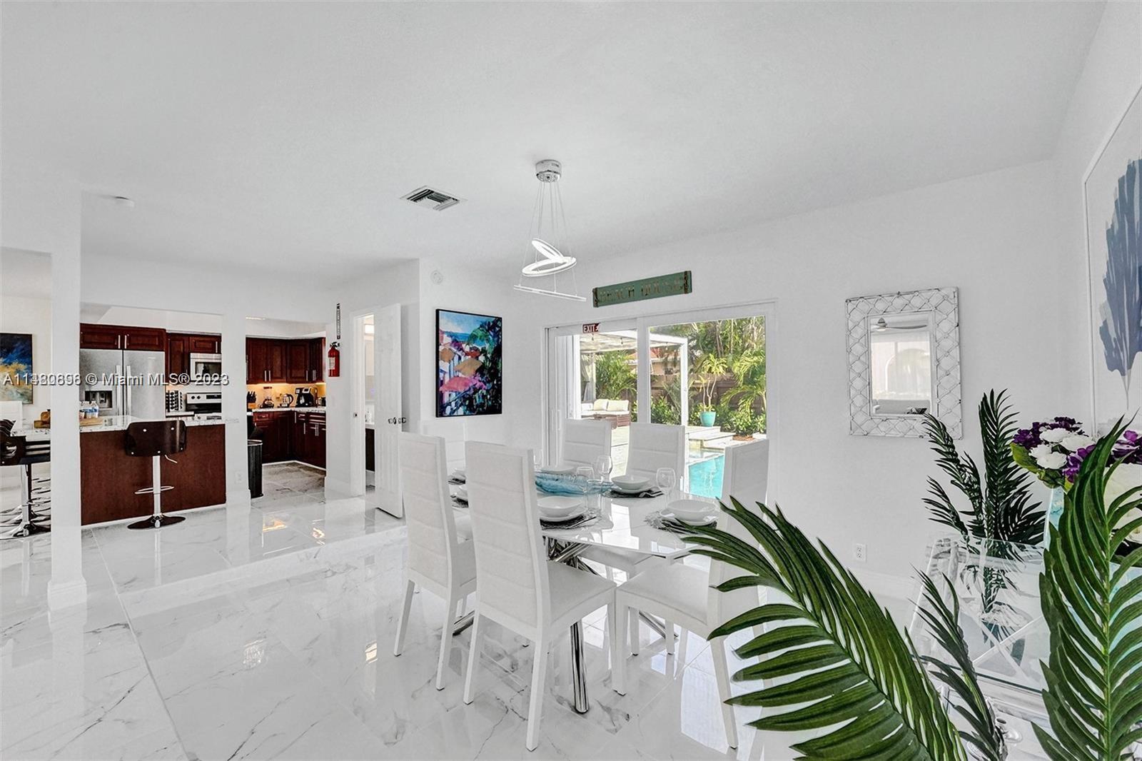 COUNTRY CLUB HOMES - Residential