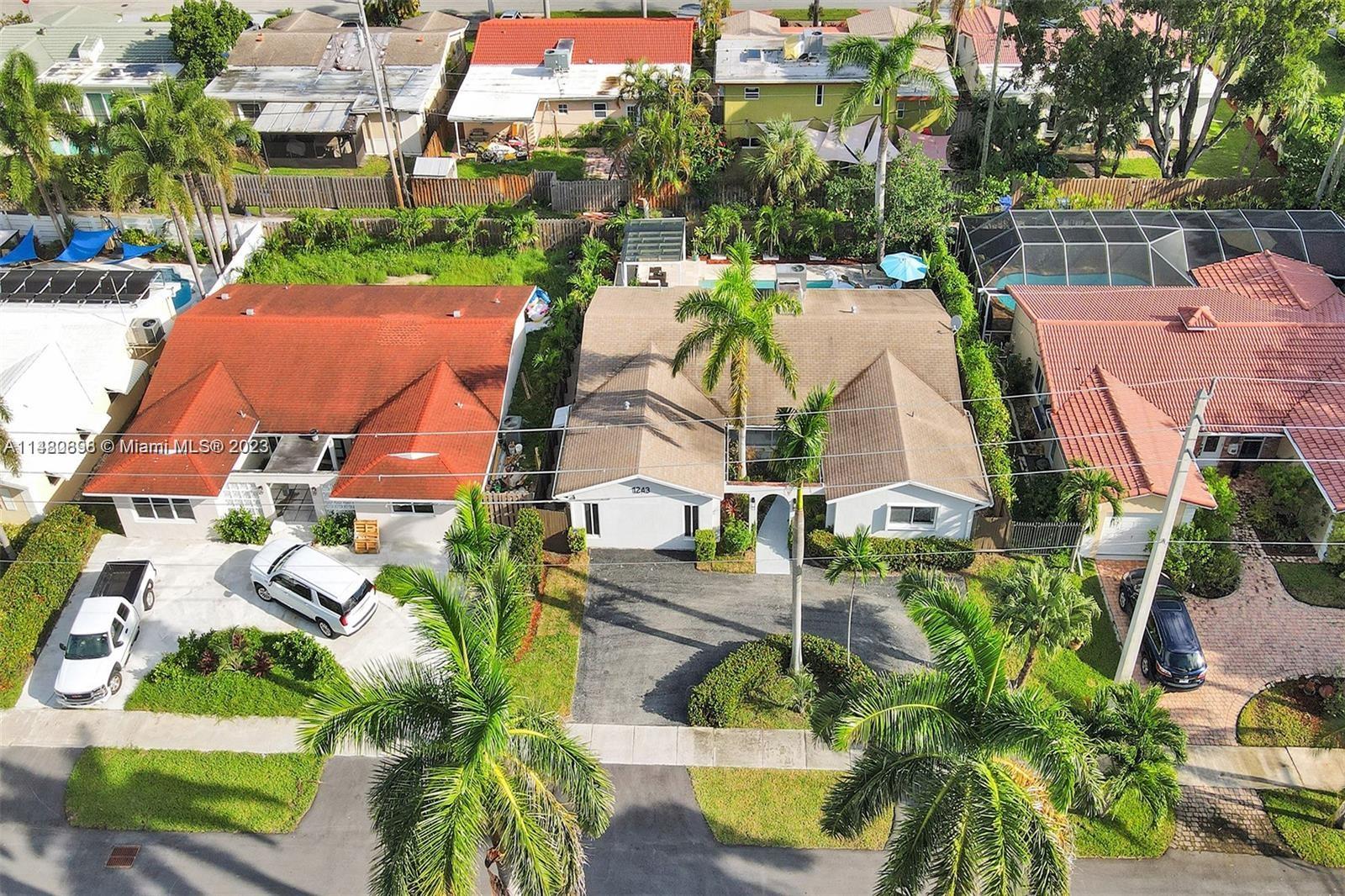 COUNTRY CLUB HOMES - Residential