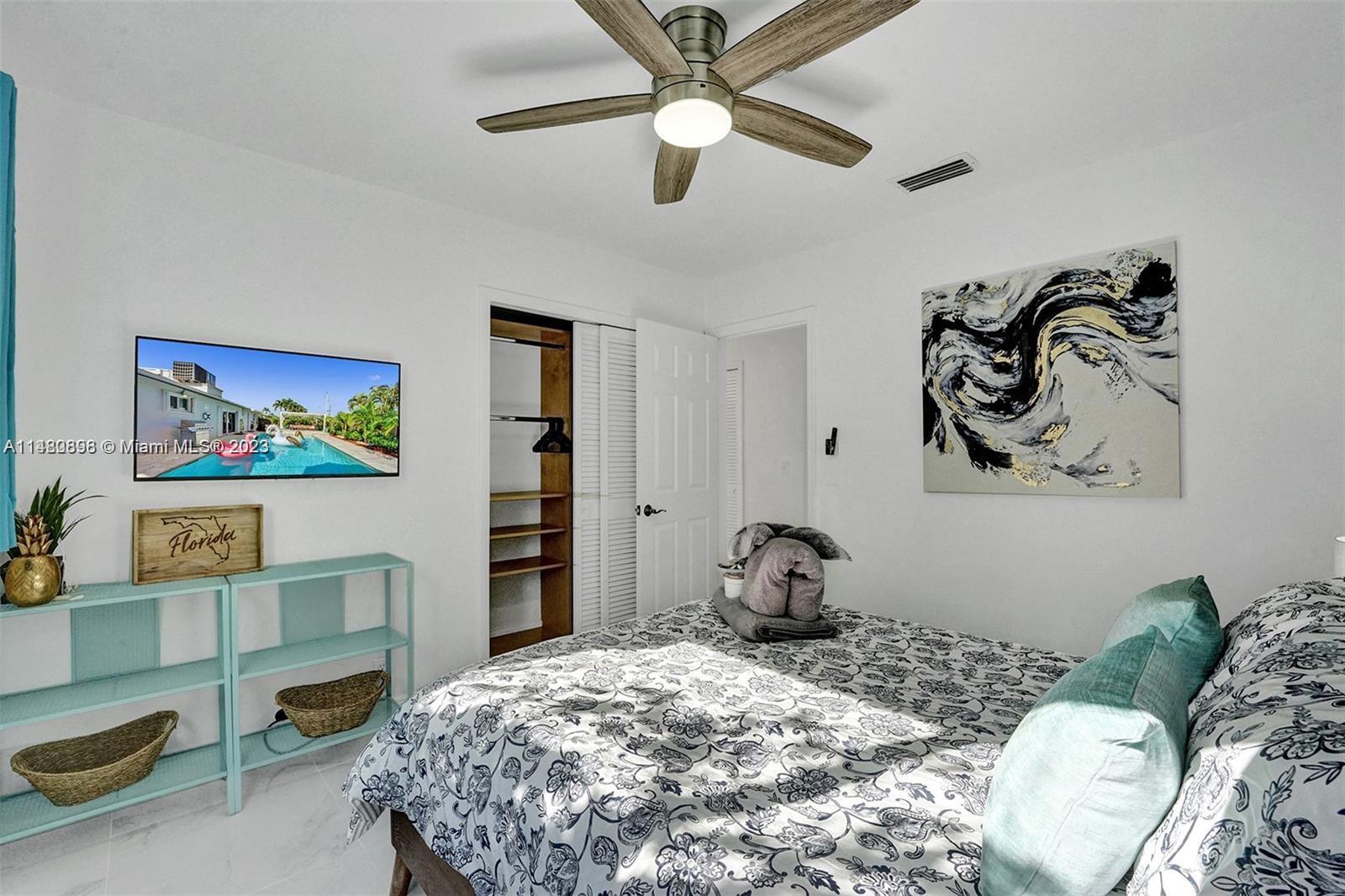 COUNTRY CLUB HOMES - Residential