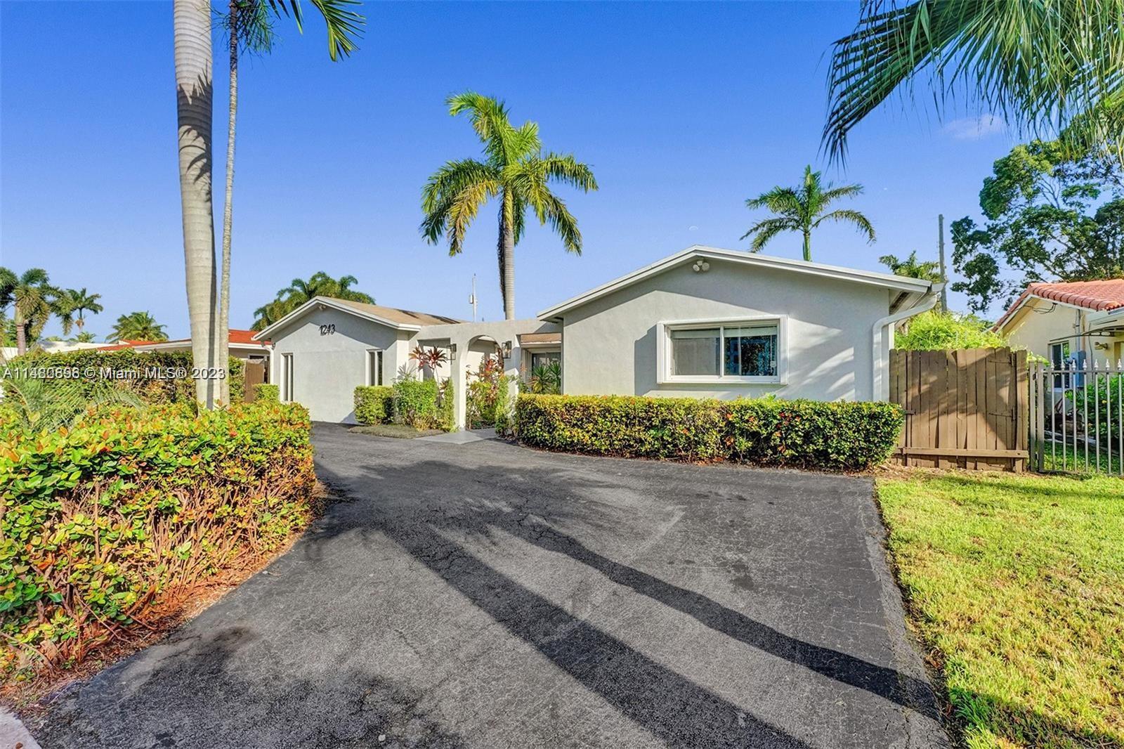 COUNTRY CLUB HOMES - Residential