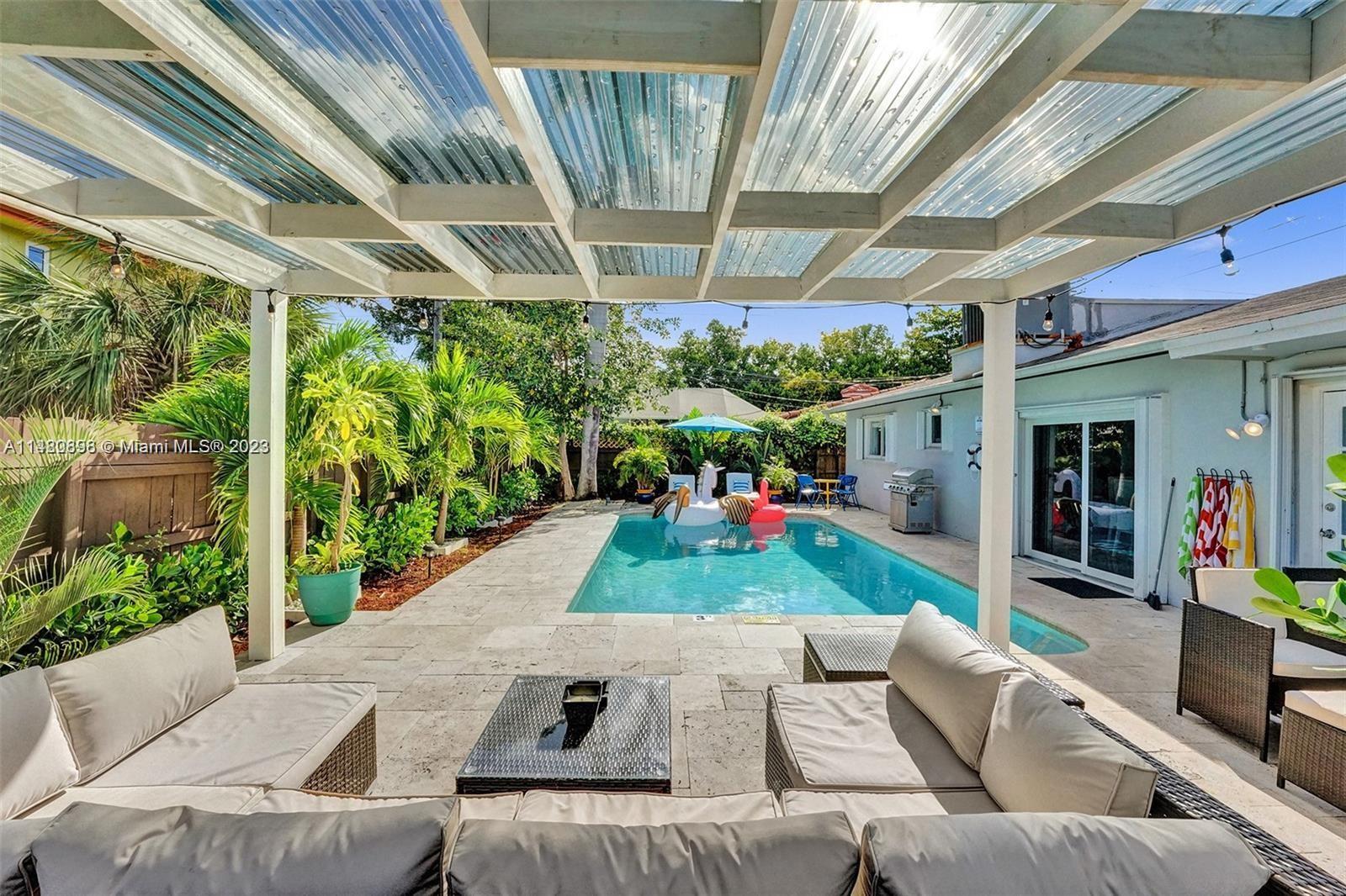 COUNTRY CLUB HOMES - Residential