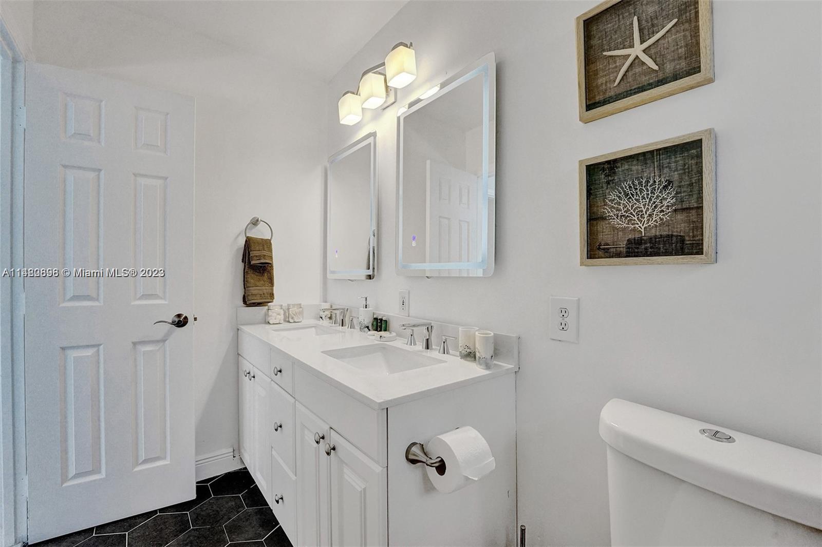 COUNTRY CLUB HOMES - Residential