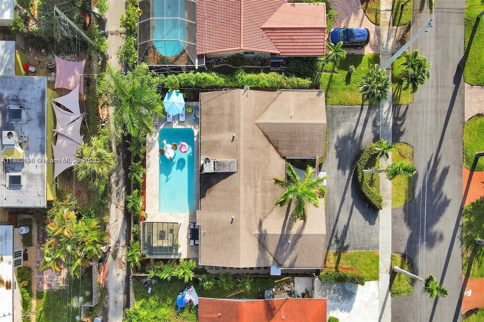 COUNTRY CLUB HOMES - Residential