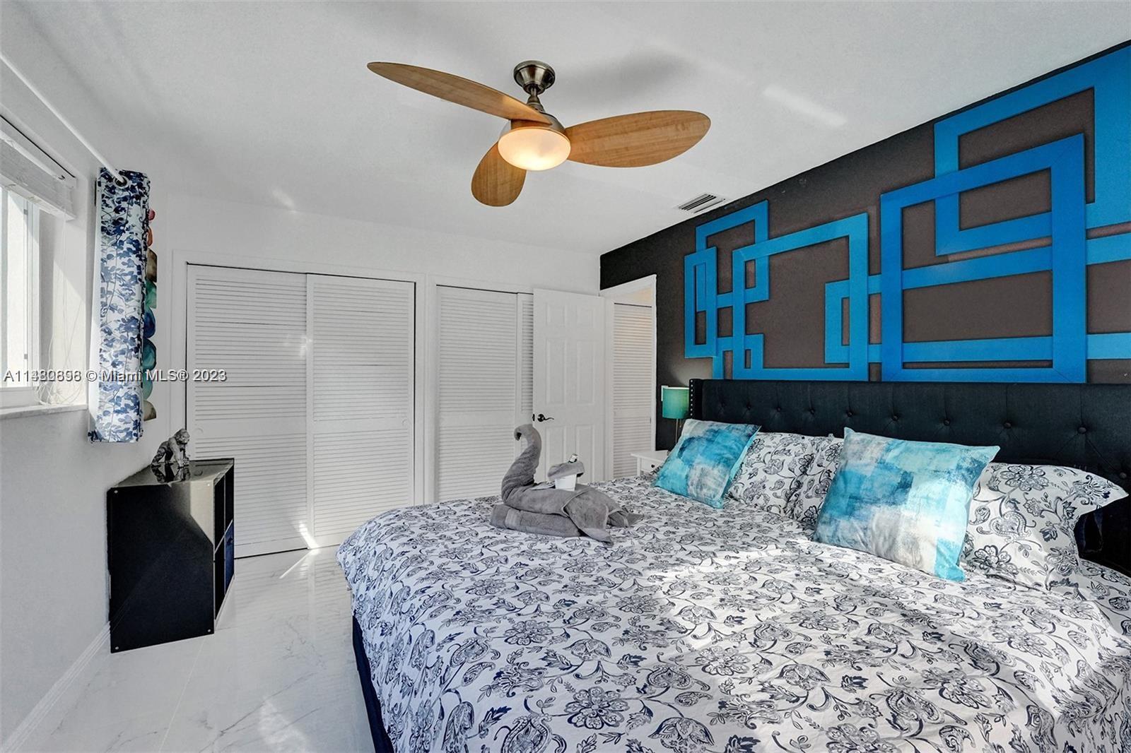 COUNTRY CLUB HOMES - Residential