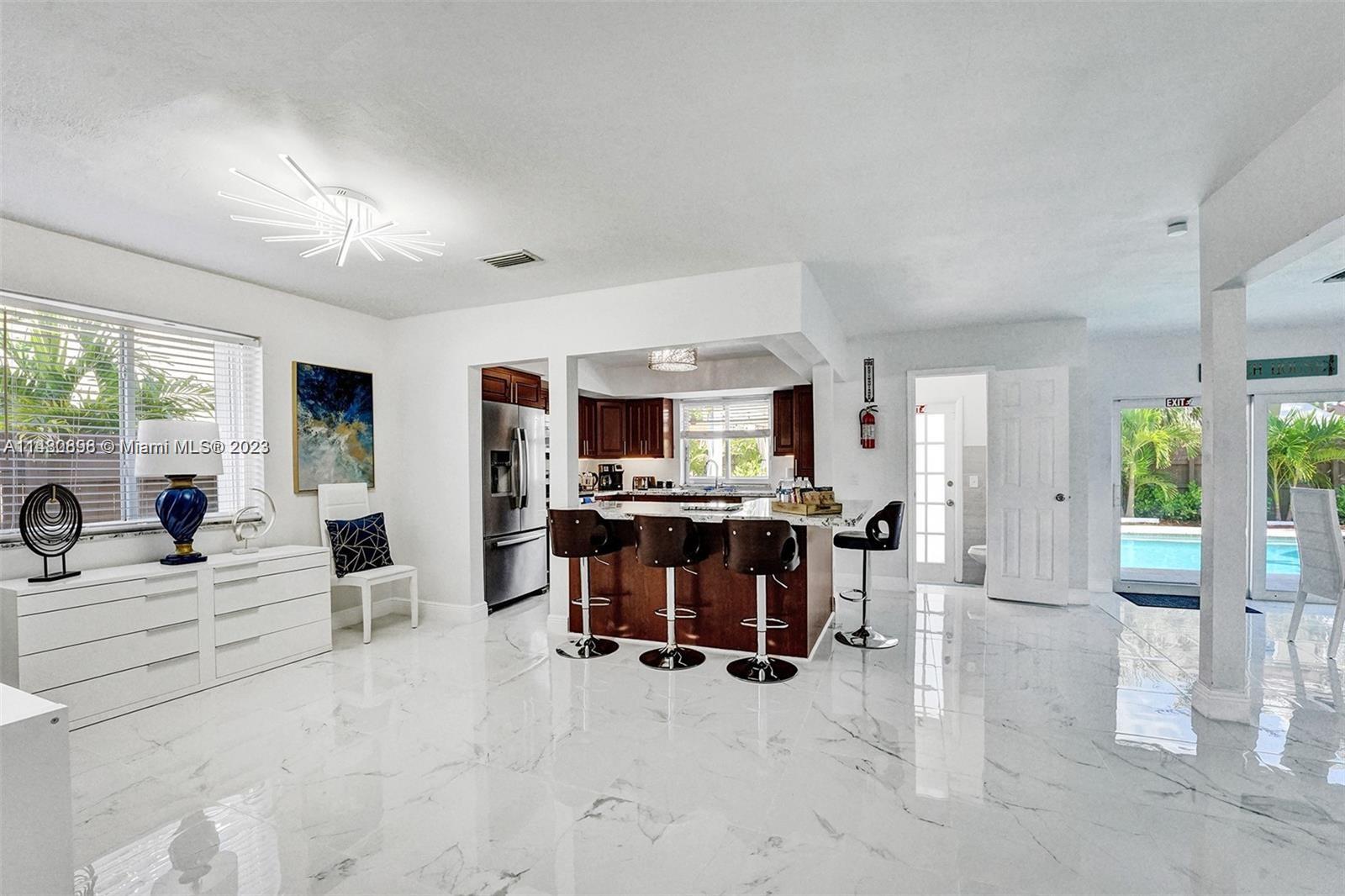 COUNTRY CLUB HOMES - Residential