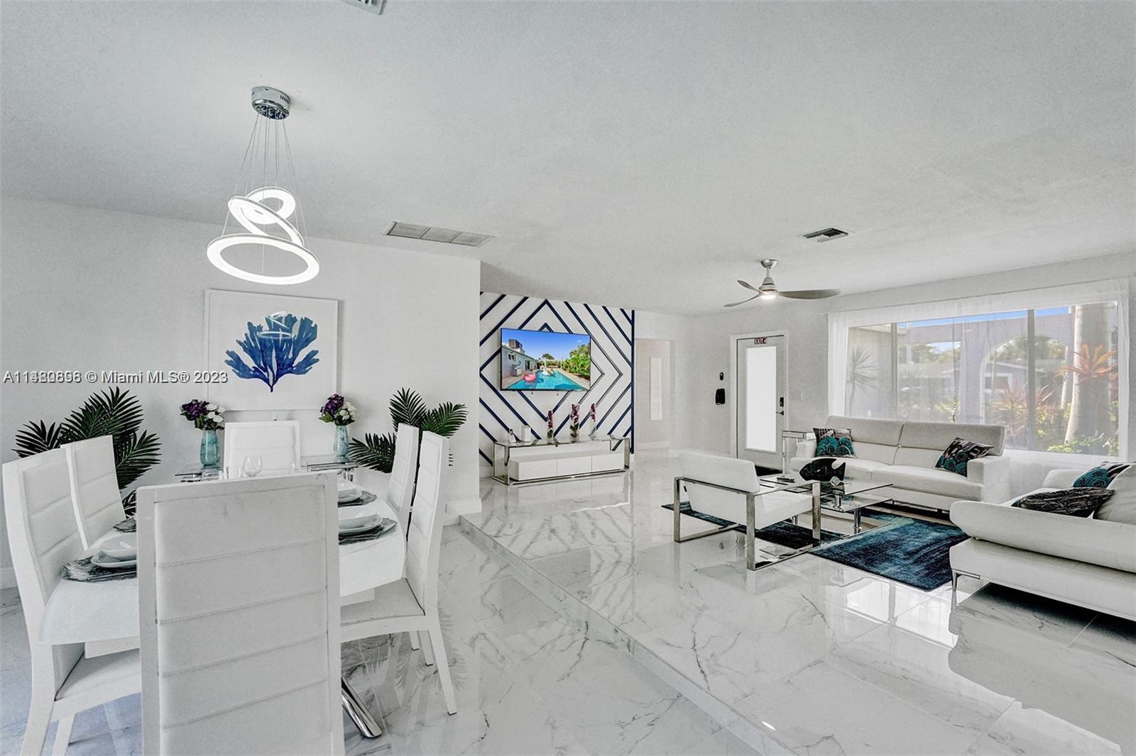 COUNTRY CLUB HOMES - Residential