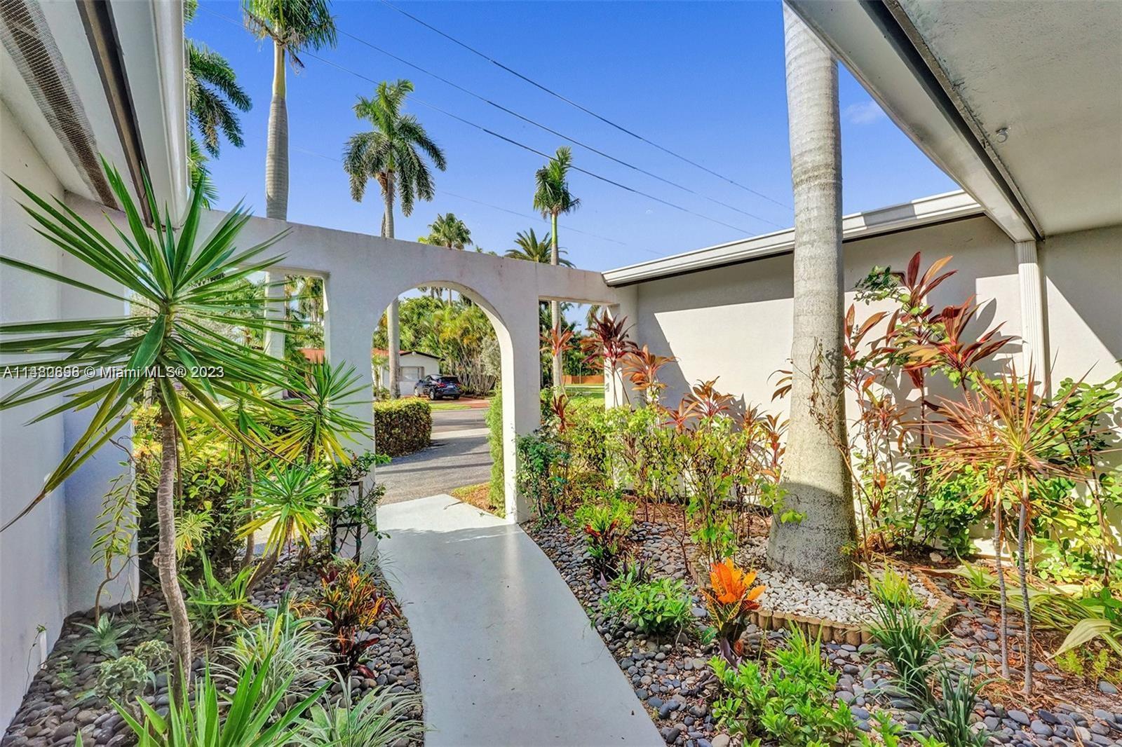 COUNTRY CLUB HOMES - Residential