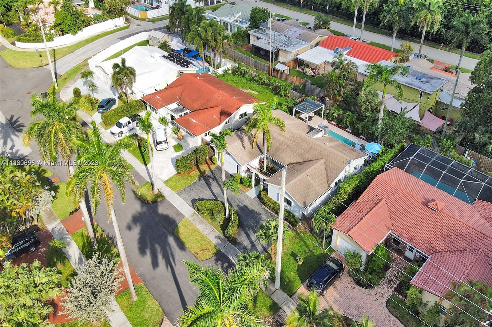 COUNTRY CLUB HOMES - Residential