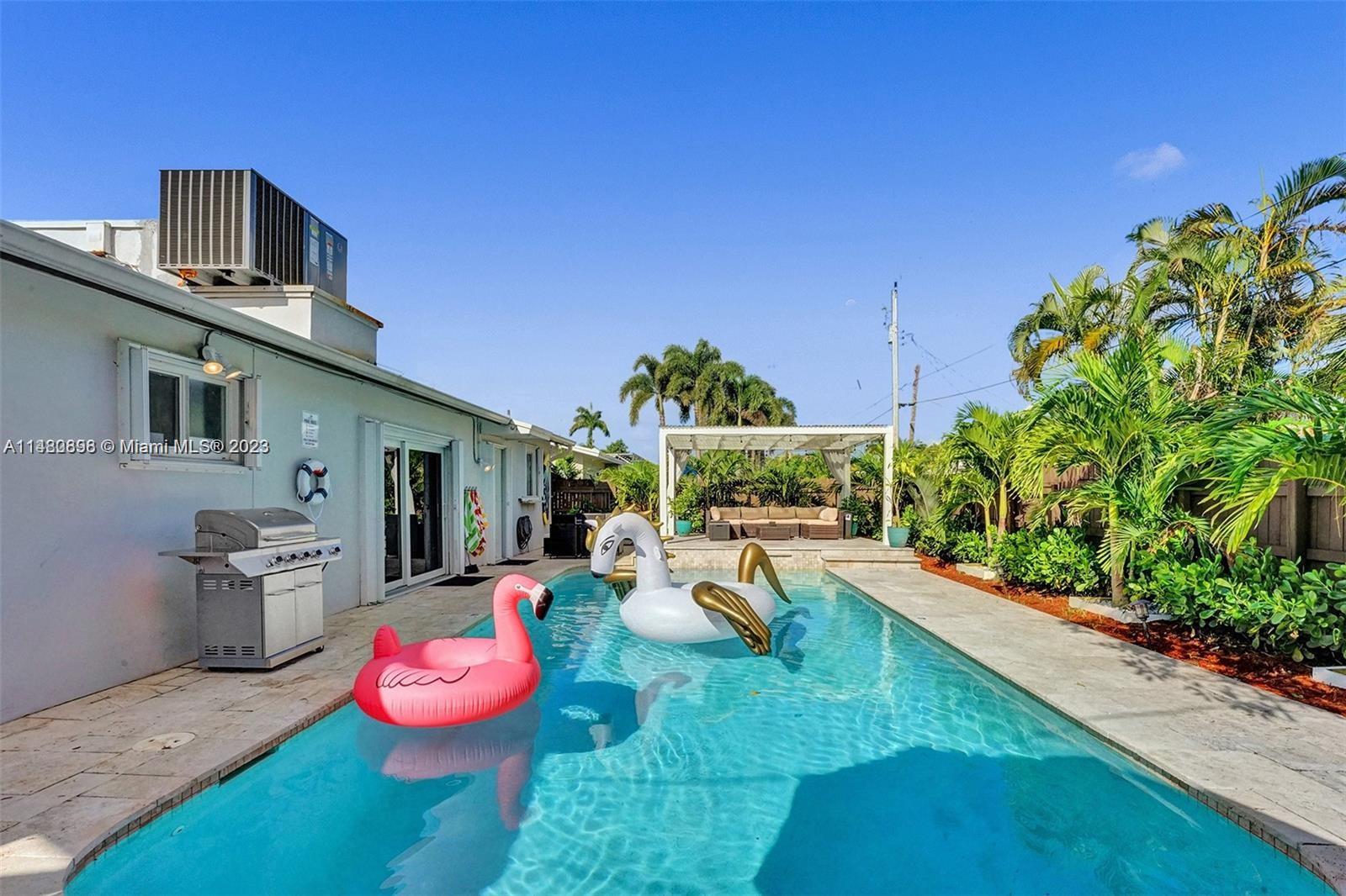 COUNTRY CLUB HOMES - Residential