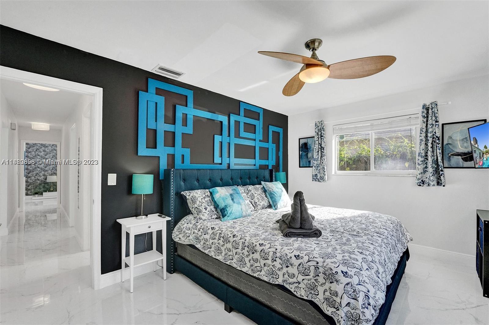 COUNTRY CLUB HOMES - Residential