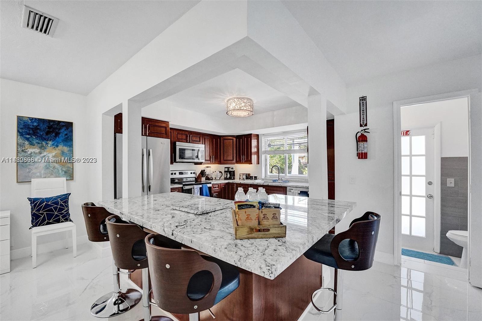 COUNTRY CLUB HOMES - Residential