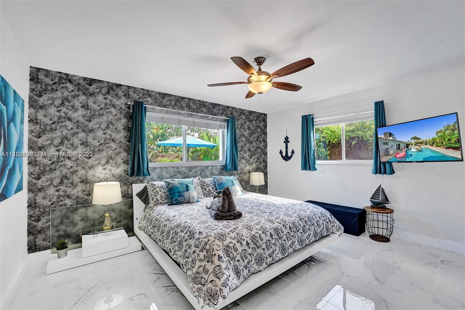 COUNTRY CLUB HOMES - Residential
