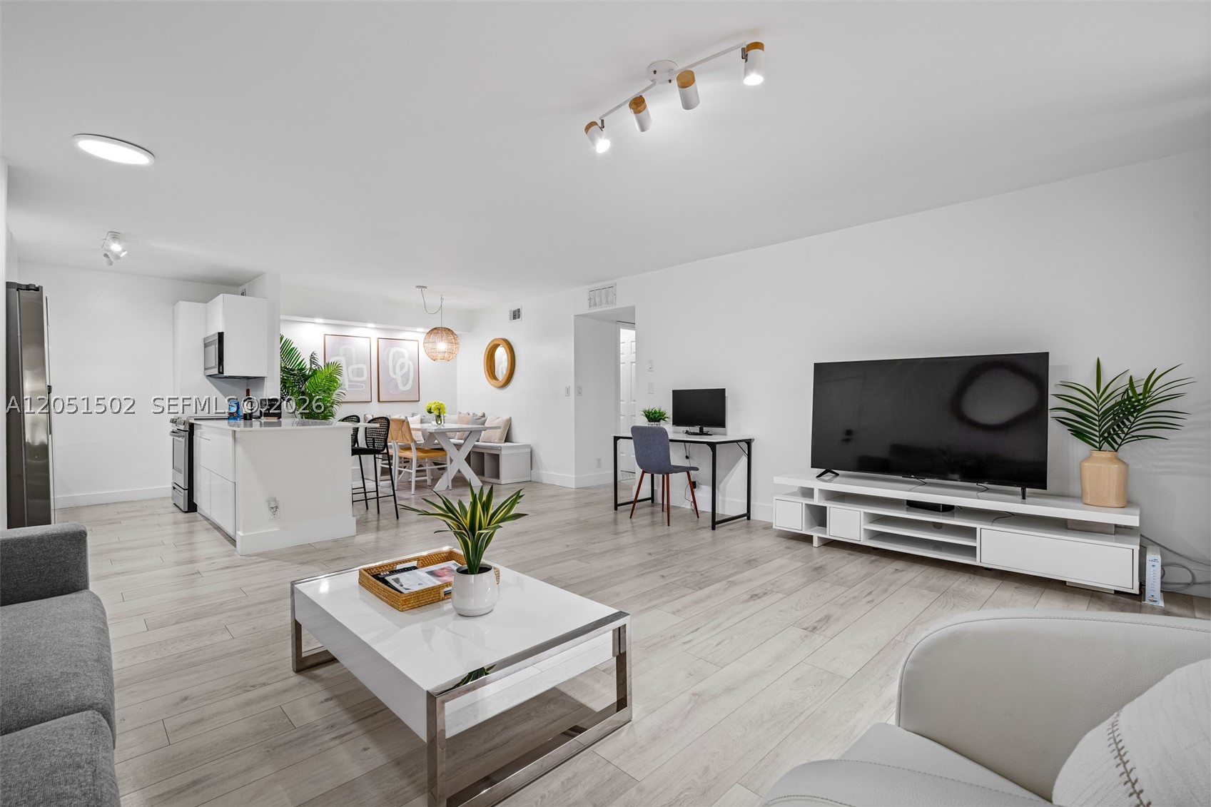HIDDEN WOODS OF DEER CREE - Residential Lease