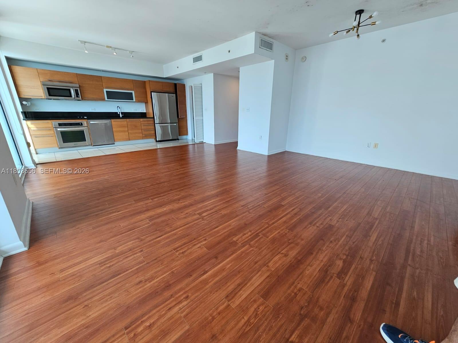 VIZCAYNE NORTH CONDO - Residential