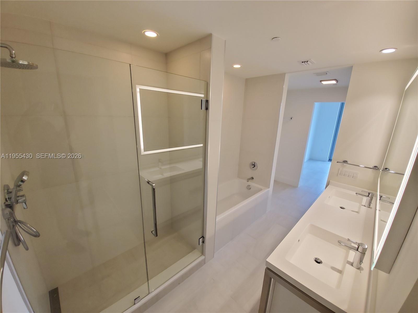 METROPICA NORTH TOWER ONE - Residential