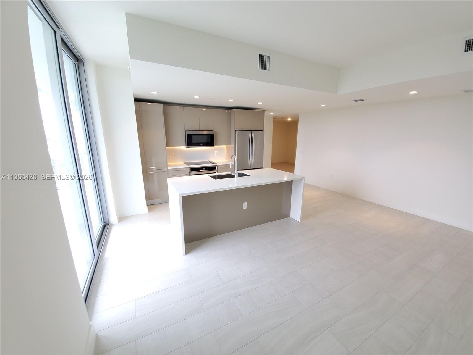 METROPICA NORTH TOWER ONE - Residential