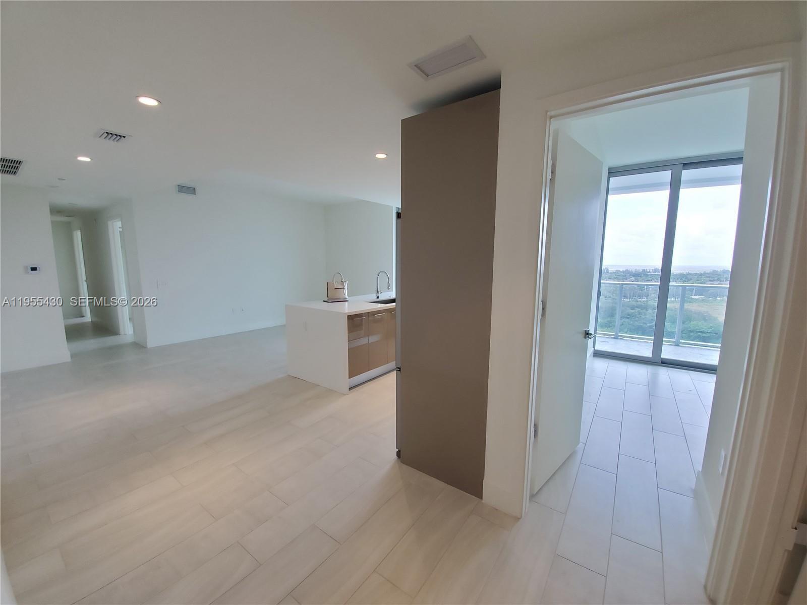 METROPICA NORTH TOWER ONE - Residential