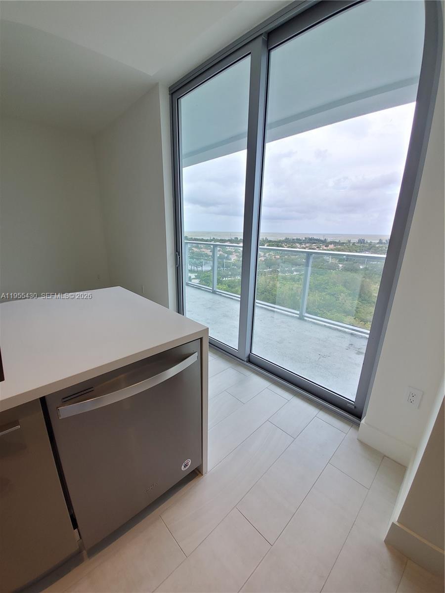 METROPICA NORTH TOWER ONE - Residential
