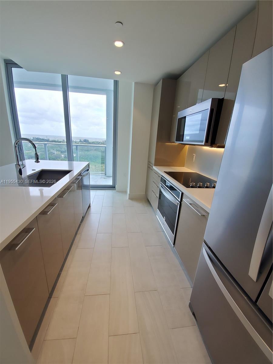 METROPICA NORTH TOWER ONE - Residential