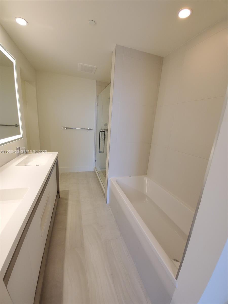 METROPICA NORTH TOWER ONE - Residential