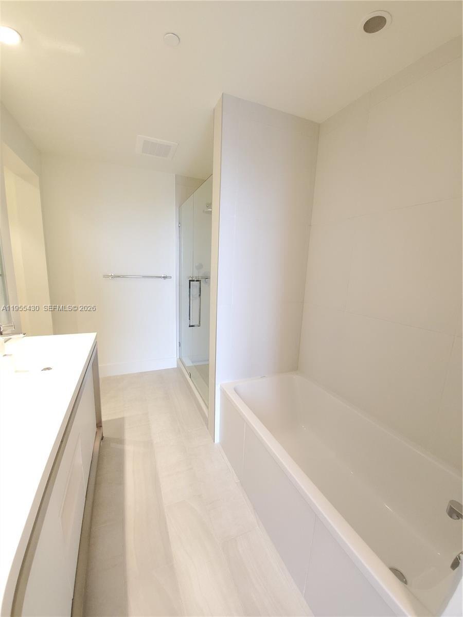 METROPICA NORTH TOWER ONE - Residential