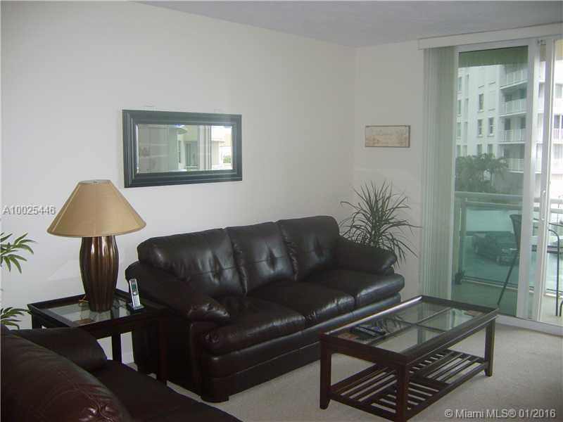 RESIDENCES ON HOLLYWOOD B - Residential Lease