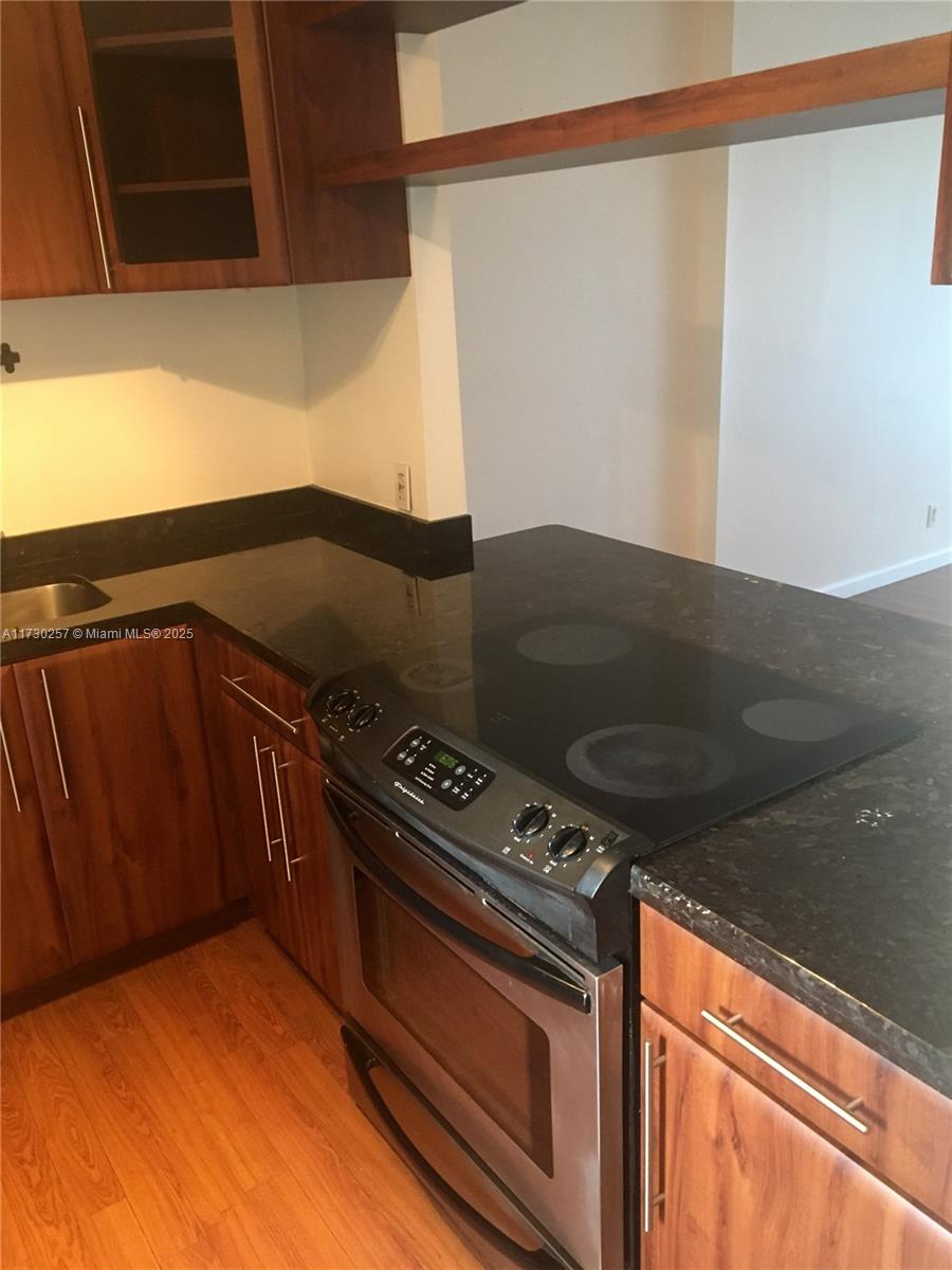 BRAVURA II CONDO - Residential