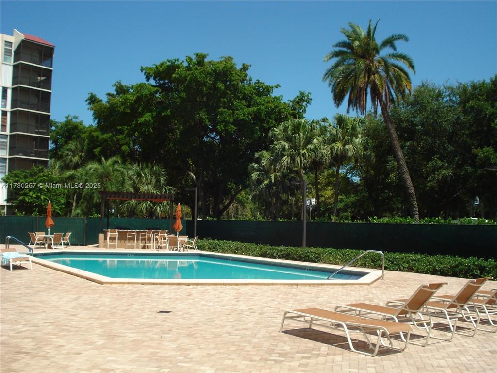 BRAVURA II CONDO - Residential