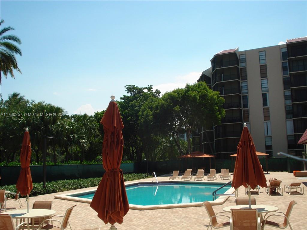 BRAVURA II CONDO - Residential