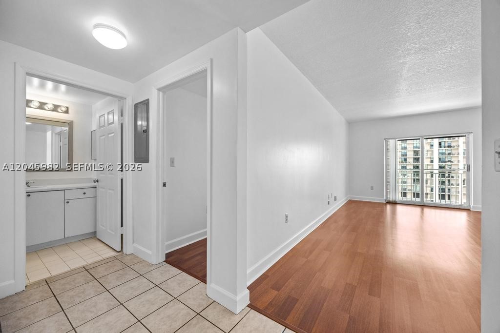 DOUGLAS GRAND CONDO - Residential Lease
