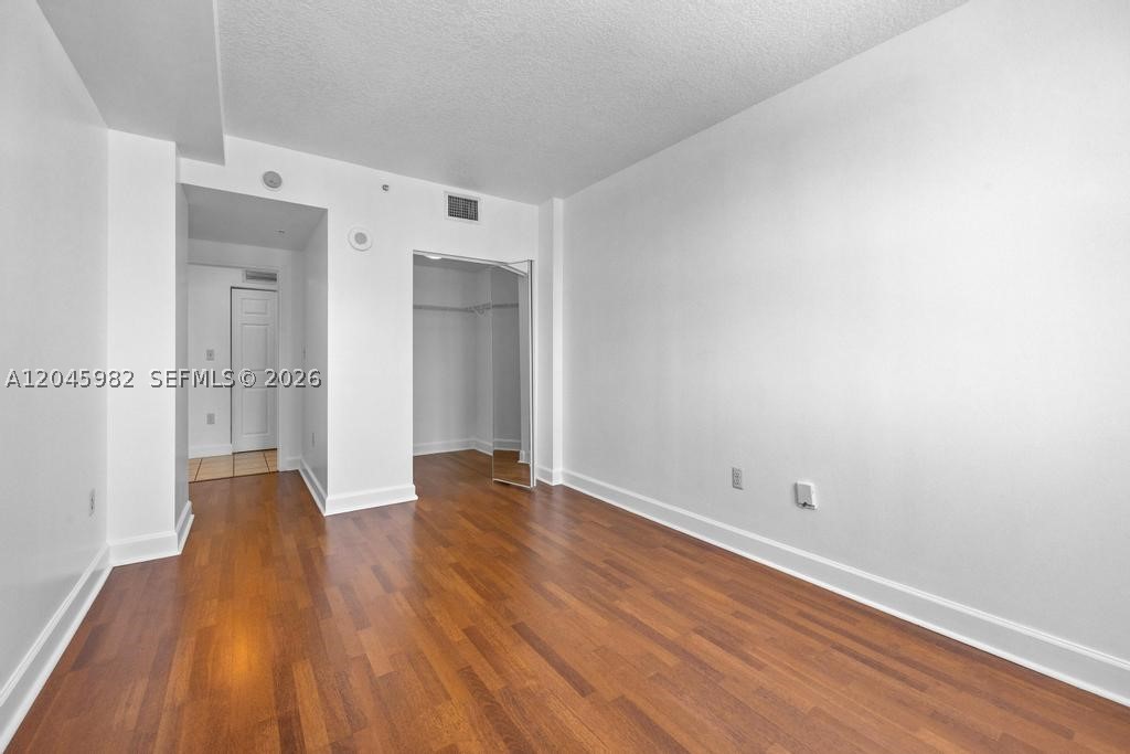 DOUGLAS GRAND CONDO - Residential Lease