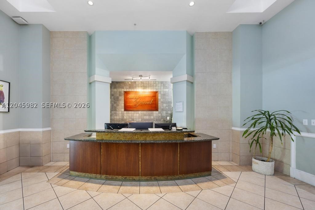 DOUGLAS GRAND CONDO - Residential Lease