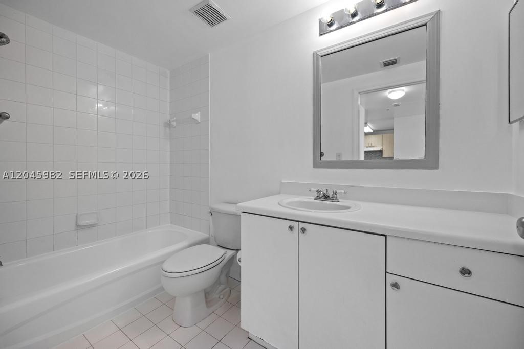 DOUGLAS GRAND CONDO - Residential Lease