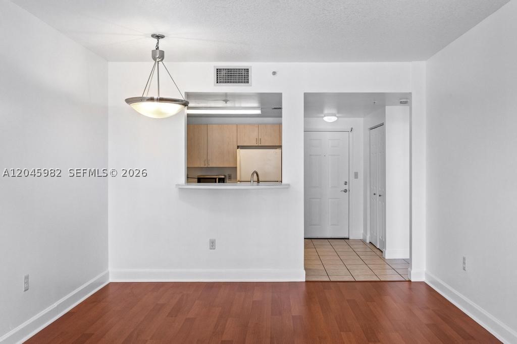 DOUGLAS GRAND CONDO - Residential Lease