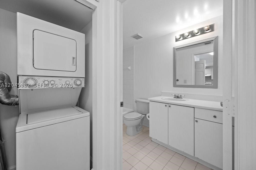 DOUGLAS GRAND CONDO - Residential Lease