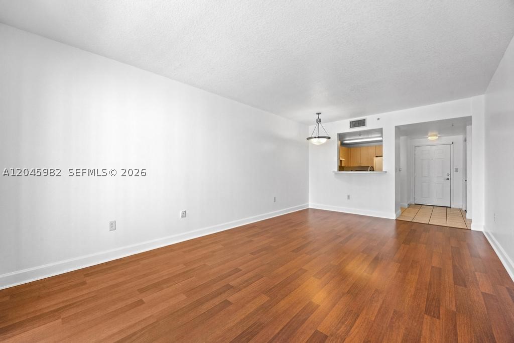 DOUGLAS GRAND CONDO - Residential Lease