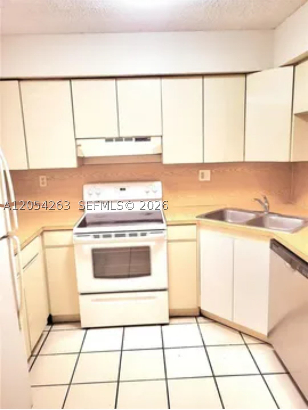 EL PUEBLO DE VERA CONDO - Residential Lease