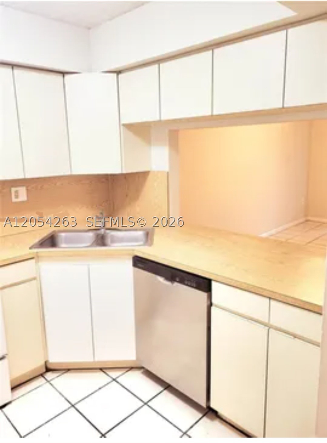 EL PUEBLO DE VERA CONDO - Residential Lease