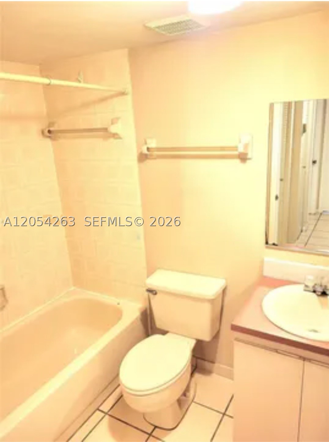 EL PUEBLO DE VERA CONDO - Residential Lease