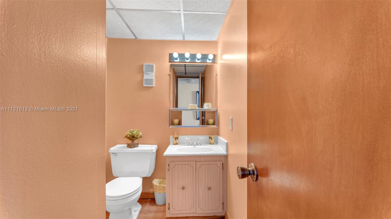 VERSAILLE GARDENS I CONDO - Residential