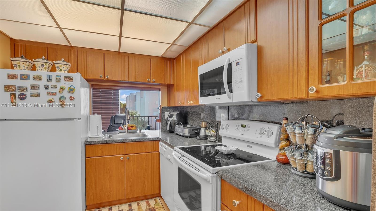 VERSAILLE GARDENS I CONDO - Residential