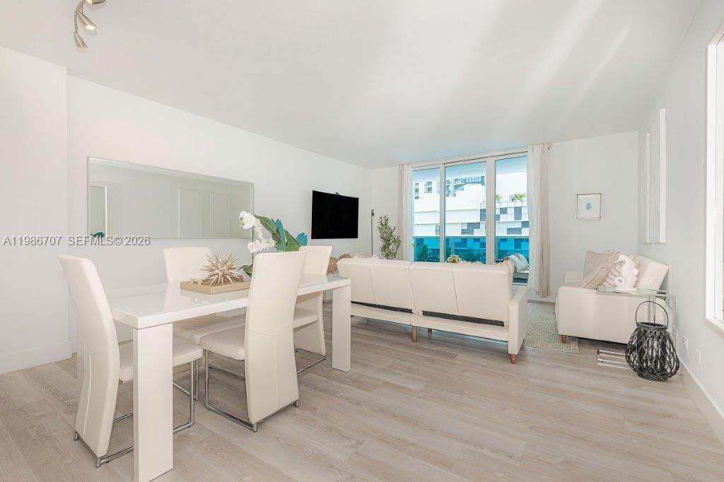 RONEY PALACE CONDO - Residential