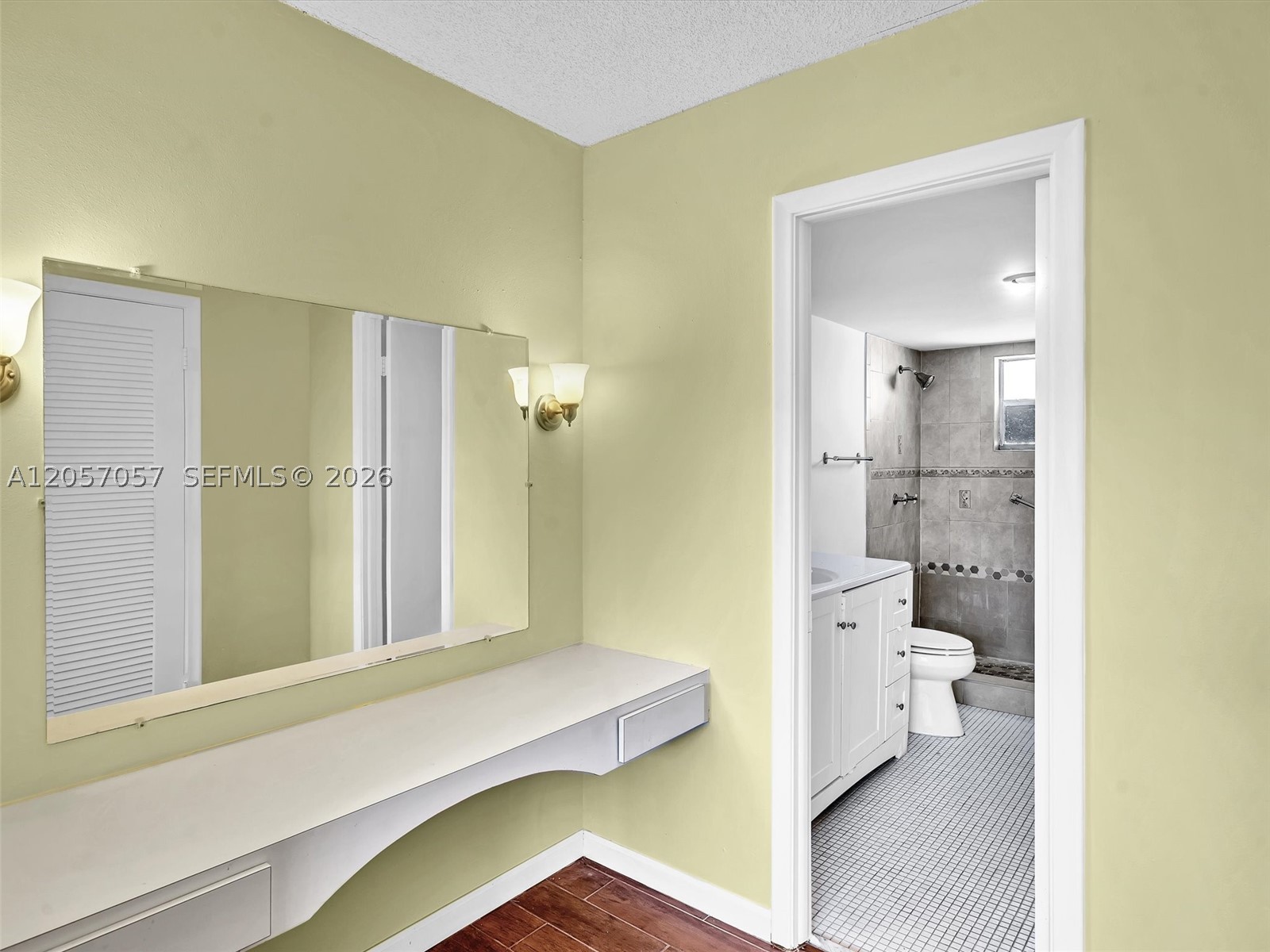 EDEN ISLES CONDO # 4 - Residential