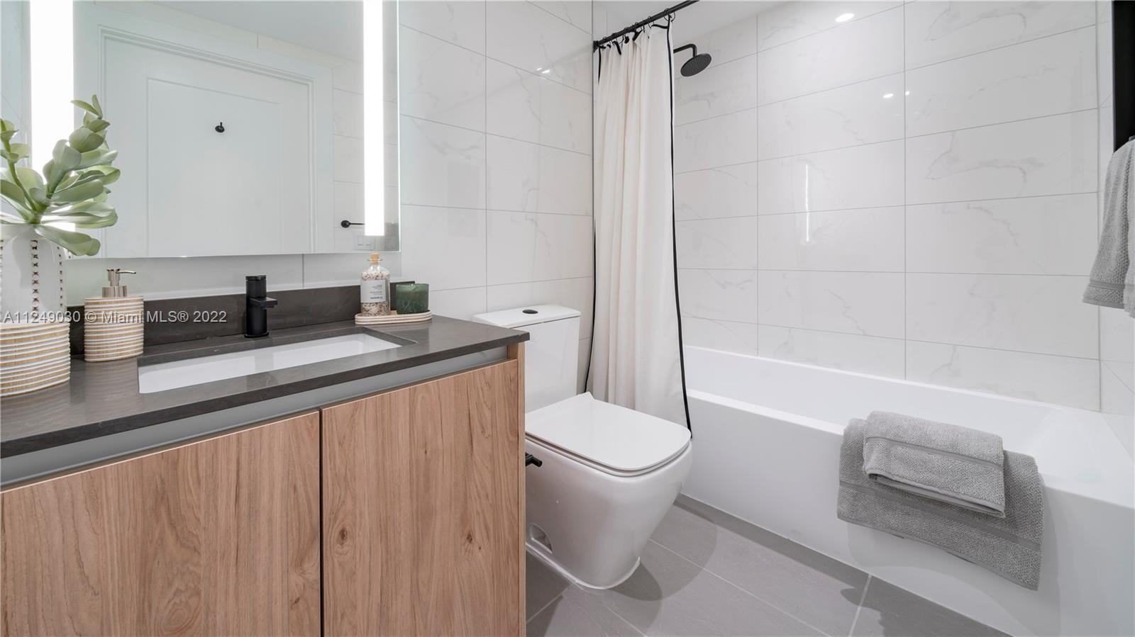 MIAMI WORLDCENTER - Residential Lease