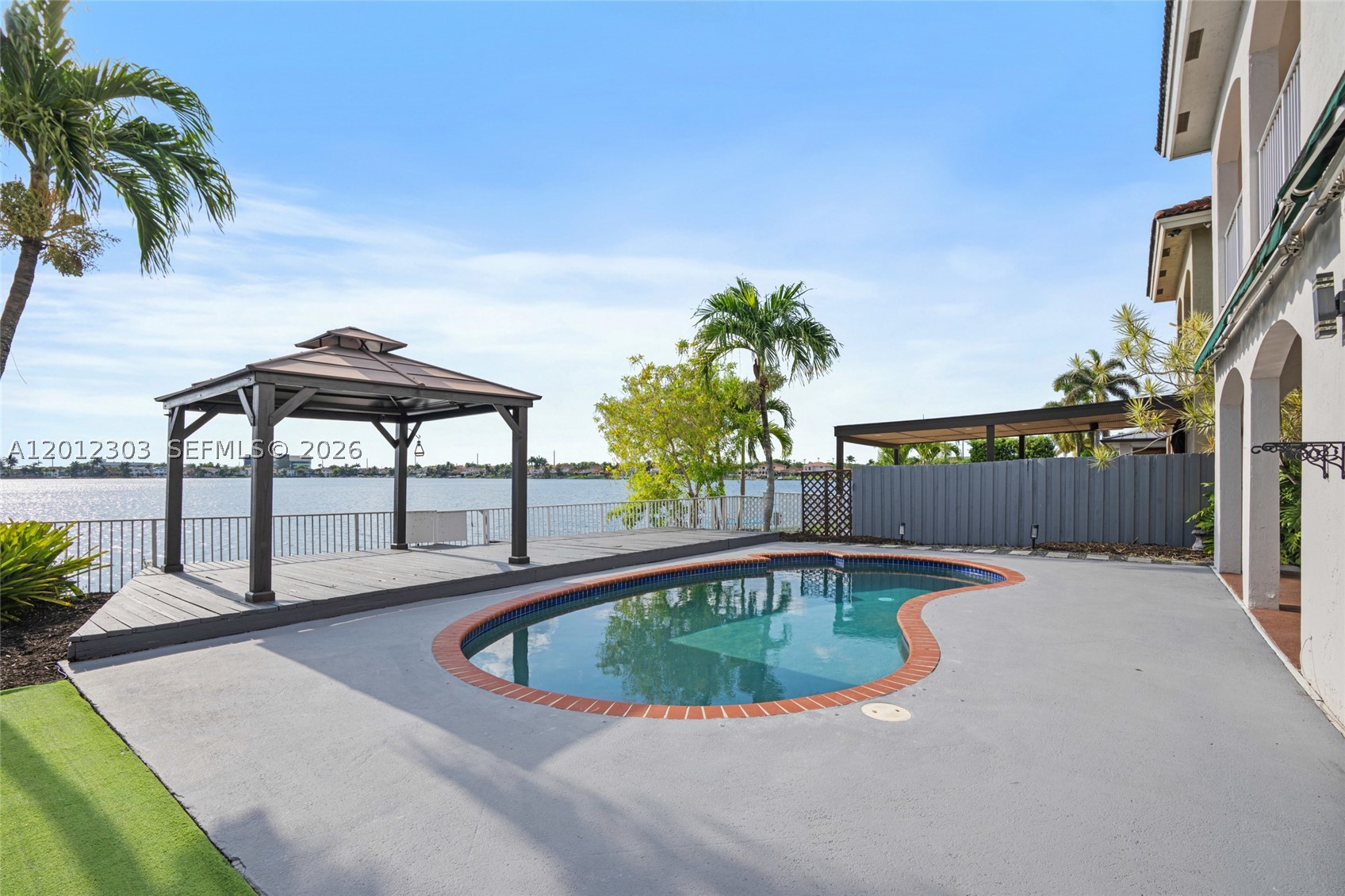 TWIN LAKE SHORES CENTRAL - Residential