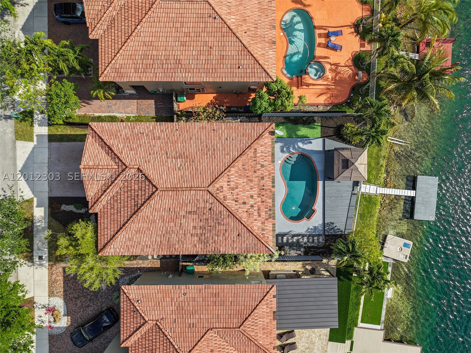 TWIN LAKE SHORES CENTRAL - Residential