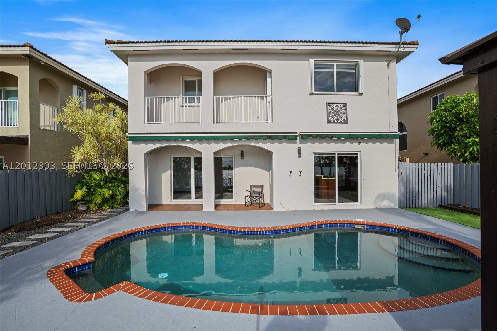 TWIN LAKE SHORES CENTRAL - Residential