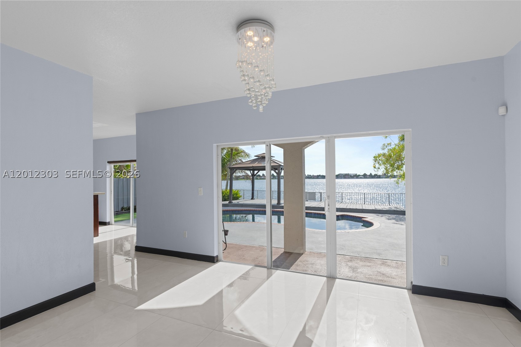 TWIN LAKE SHORES CENTRAL - Residential